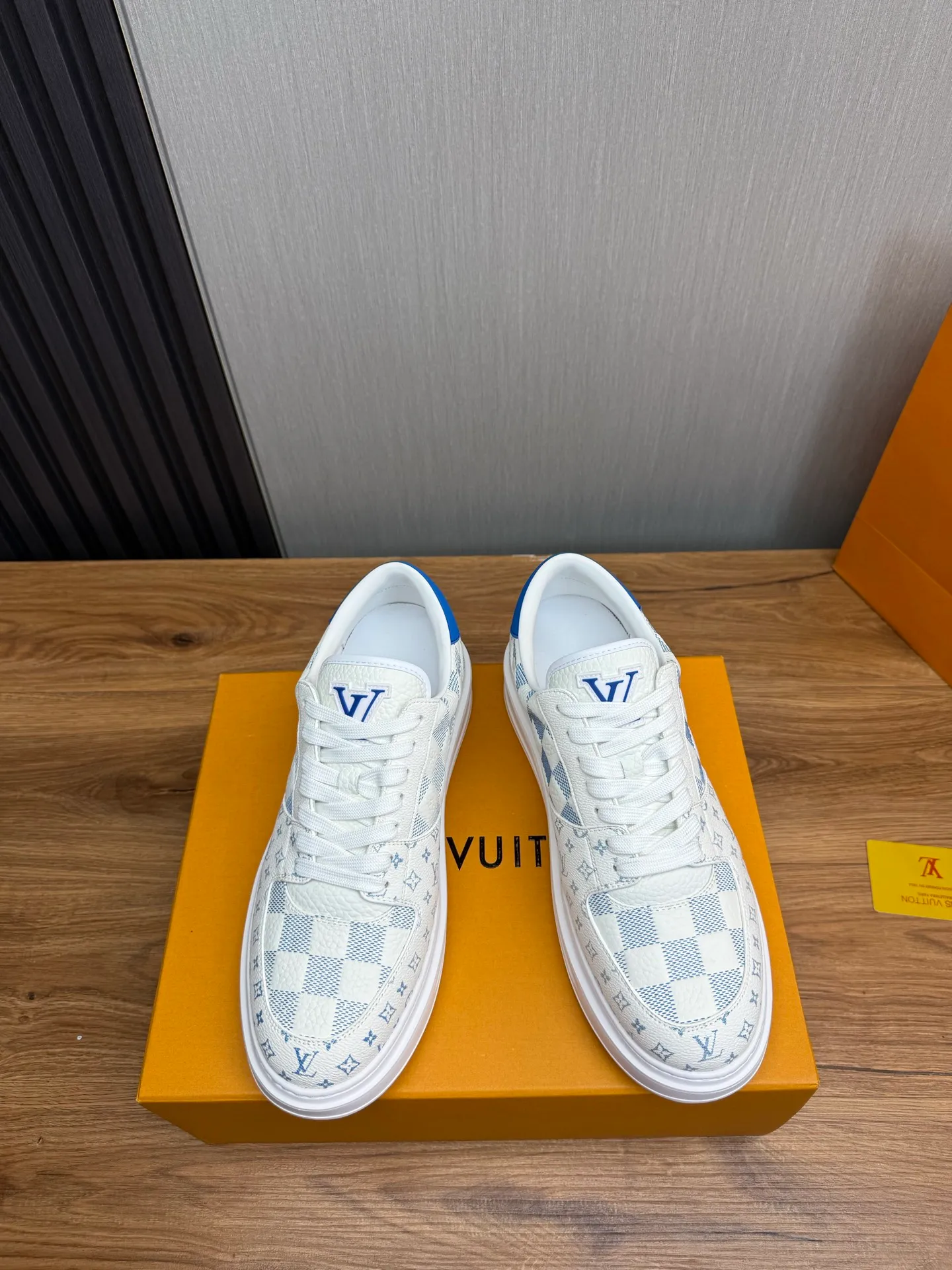 Men's shoes 💰840💰 LOUIS VUITTON [Luden Yiwei] The new trendy Lv is on the market 🎁, casual and fashionable men's shoes 👟 1:1 shipment ⬆️The upper is made of imported cowhide + cowhide mesh lining, the original wear-resistant rubber outsole, the version is simple and elegant, exclusive for trendy men. 38-45 (38.45 is non-refundable if made to order)